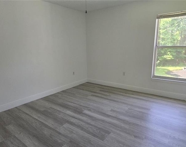 3814 Bay Club Circle - Photo Thumbnail 11