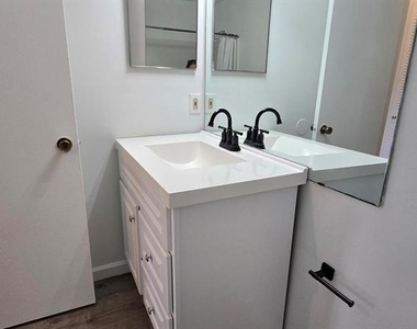 3831 Nautical Way - Photo Thumbnail 23