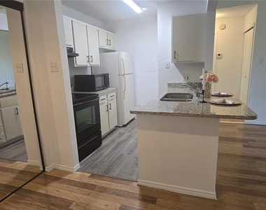 3831 Nautical Way - Photo Thumbnail 7