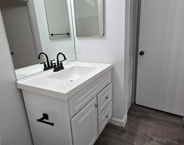 3831 Nautical Way - Photo Thumbnail 18