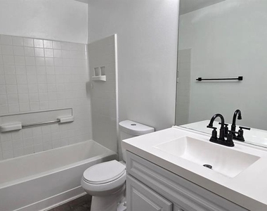 3831 Nautical Way - Photo Thumbnail 17