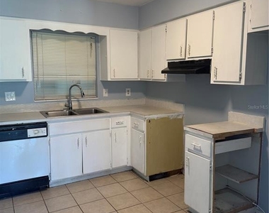 601 Clayton Circle - Photo Thumbnail 5