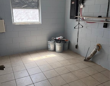 601 Clayton Circle - Photo Thumbnail 4