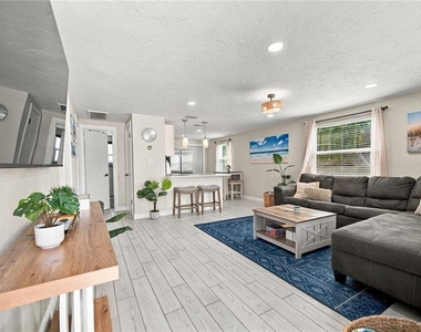 1004 67th Avenue W - Photo Thumbnail 7