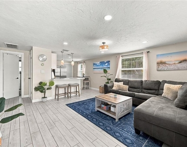 1004 67th Avenue W - Photo Thumbnail 8