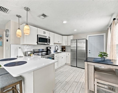 1004 67th Avenue W - Photo Thumbnail 13