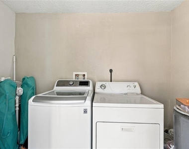 1004 67th Avenue W - Photo Thumbnail 6