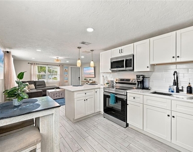 1004 67th Avenue W - Photo Thumbnail 14