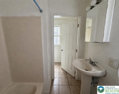 518 W Tilghman Street - Photo Thumbnail 10