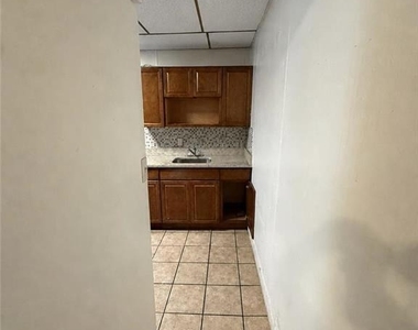 518 W Tilghman Street - Photo Thumbnail 7