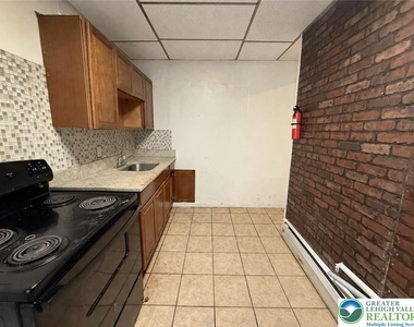 518 W Tilghman Street - Photo Thumbnail 9