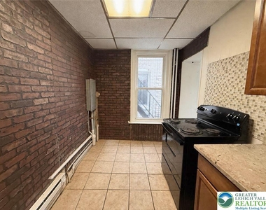 518 W Tilghman Street - Photo Thumbnail 8