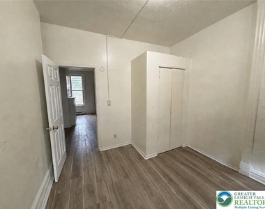 518 W Tilghman Street - Photo Thumbnail 4