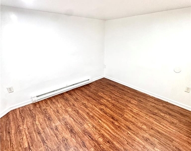 1540 Liberty Street - Photo Thumbnail 3