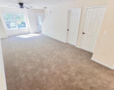789 Mohawk Street - Photo Thumbnail 2