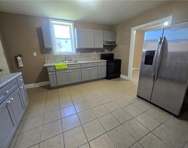 1135 E 4th Street - Photo Thumbnail 5