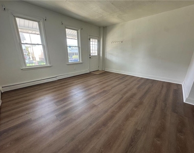 1619 Main Street - Photo Thumbnail 2