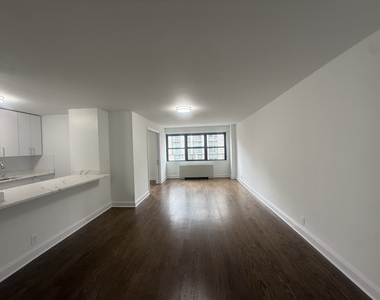 400 East 89th Street - Photo Thumbnail 1