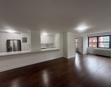 400 East 89th Street - Photo Thumbnail 2