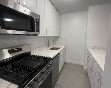 400 East 89th Street - Photo Thumbnail 6