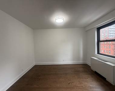 400 East 89th Street - Photo Thumbnail 3