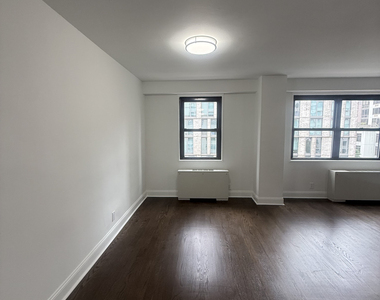 400 East 89th Street - Photo Thumbnail 1