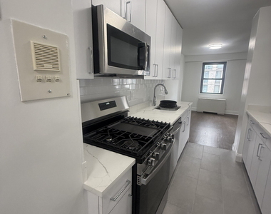 400 East 89th Street - Photo Thumbnail 3