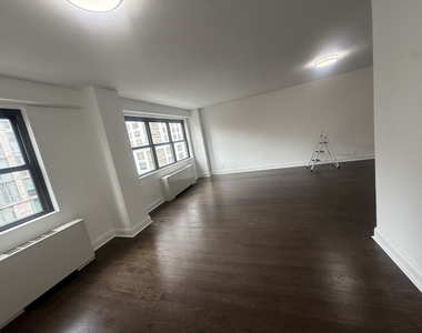 400 East 89th Street - Photo Thumbnail 5