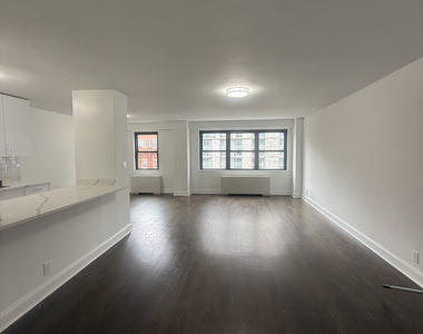400 East 89th Street - Photo Thumbnail 6