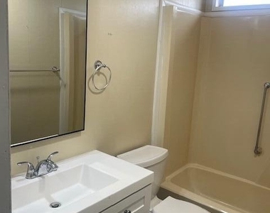 13211 Tobacco Road - Photo Thumbnail 5