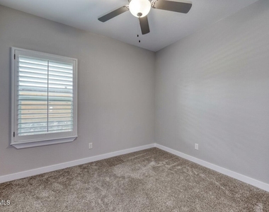 7799 Enchanted View Drive - Photo Thumbnail 31