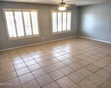 3610 Buxton Drive - Photo Thumbnail 9