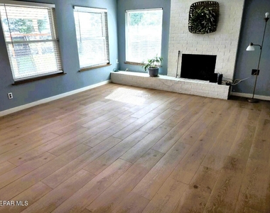 3610 Buxton Drive - Photo Thumbnail 4