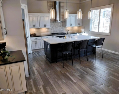 768 Pontop Hall Street - Photo Thumbnail 9