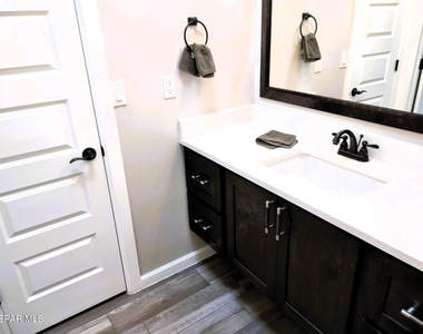 768 Pontop Hall Street - Photo Thumbnail 25