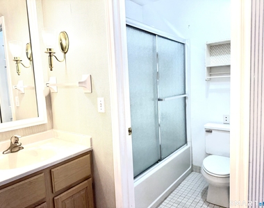 823 Old Pond Lane - Photo Thumbnail 8