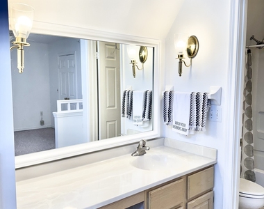823 Old Pond Lane - Photo Thumbnail 15