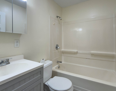 72 Roosevelt Avenue - Photo Thumbnail 19