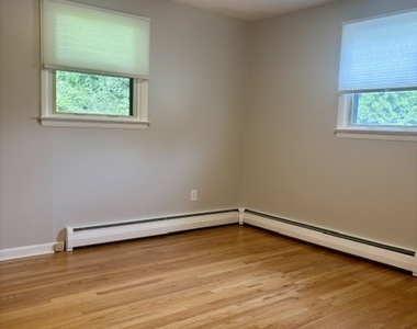 129 Oldham Avenue - Photo Thumbnail 18