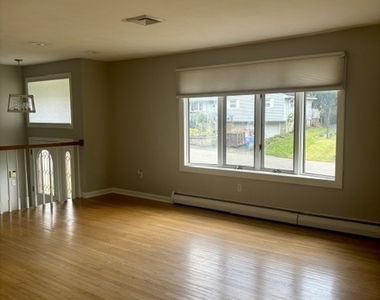 129 Oldham Avenue - Photo Thumbnail 6