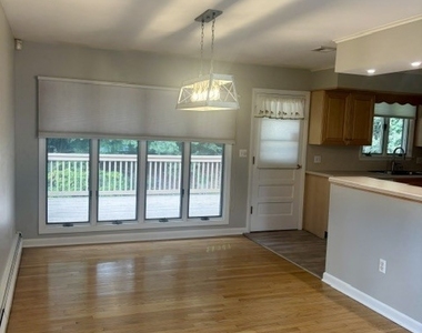129 Oldham Avenue - Photo Thumbnail 5