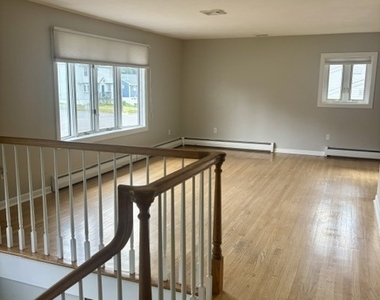 129 Oldham Avenue - Photo Thumbnail 7