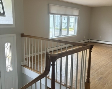 129 Oldham Avenue - Photo Thumbnail 8