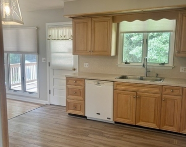 129 Oldham Avenue - Photo Thumbnail 2