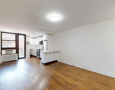 165 East 35th Street - Photo Thumbnail 1