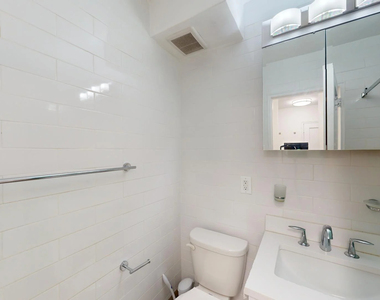 165 East 35th Street - Photo Thumbnail 3
