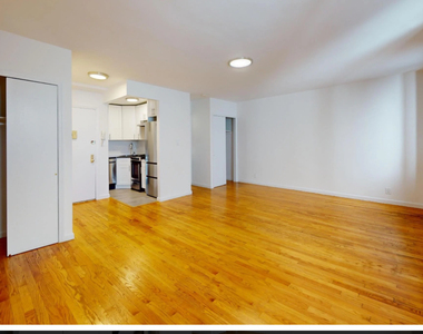 East 52 nd  Street - Photo Thumbnail 2