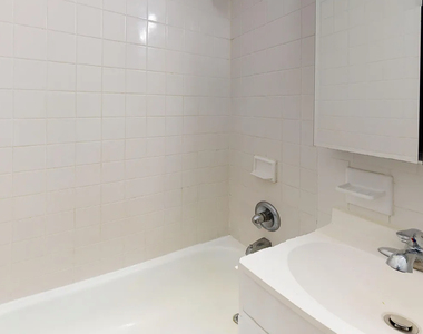 East 90th Street - Photo Thumbnail 3