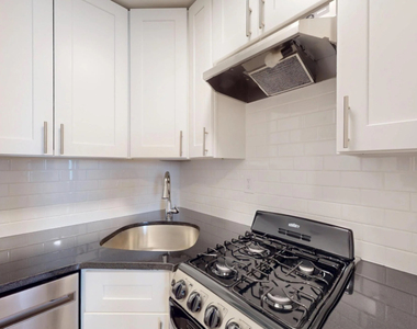 East 52 nd  Street - Photo Thumbnail 4