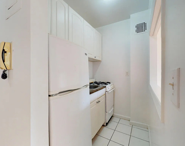 East 90th Street - Photo Thumbnail 2